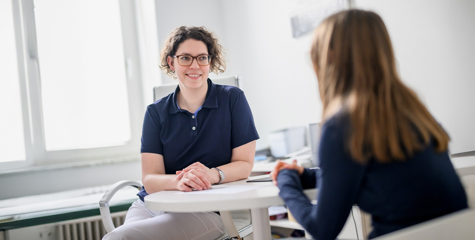 Frau Dr. Springmann bei Beratung